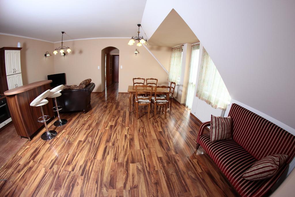 Balm Apartman Eger Bagian luar foto