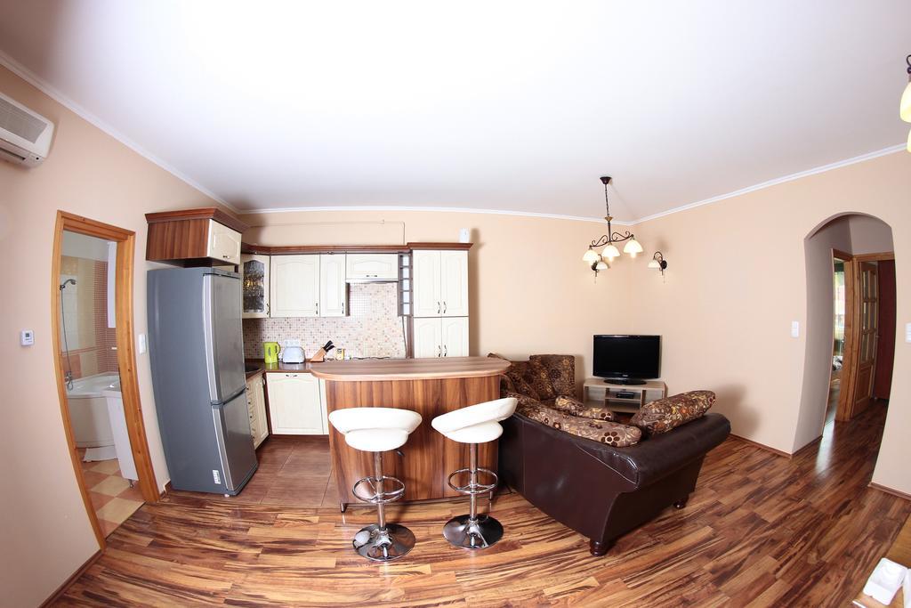 Balm Apartman Eger Bagian luar foto